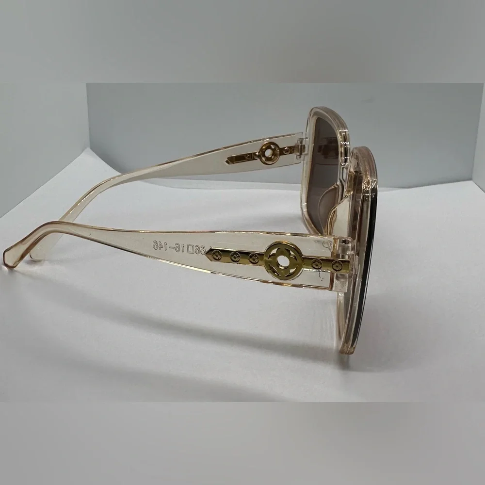 Chic & Trendy Oversized Square Frame Sunglasses - New Fashion Statement!